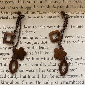 Dangly copper coloured earrings